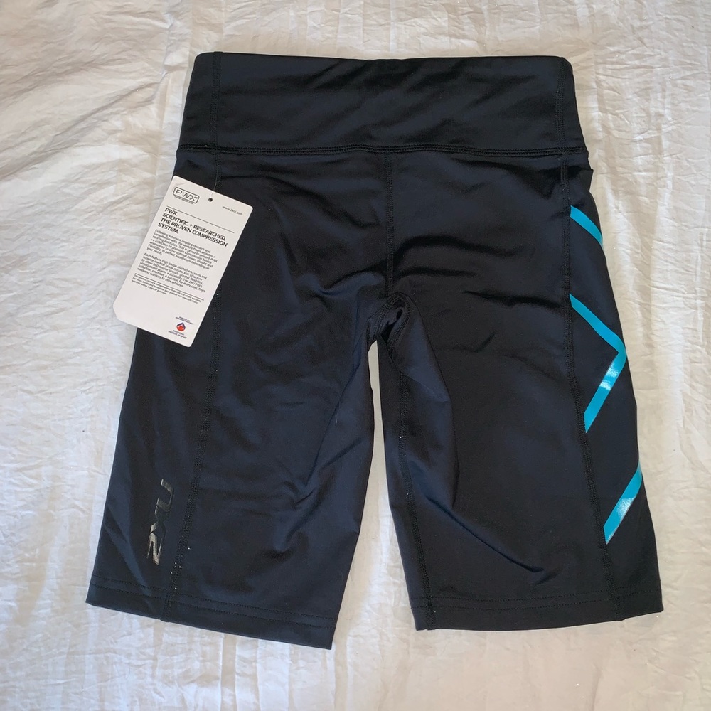 NWT 2XU MCS Mid Rise Compression Short - Picture 3 of 5